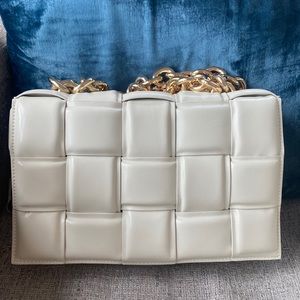 Weaved box bag with chains.